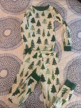 Hatley Green Christmas Tree Print Kids Pajama Set. Glow in the dark